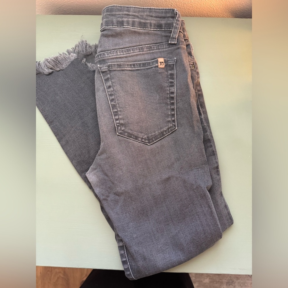 Joe’s frayed Gray skinny Jeans